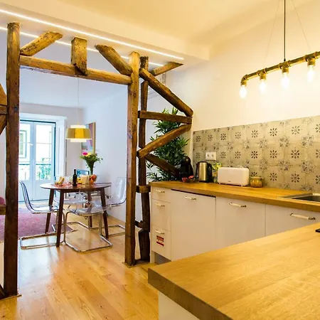 Brand New Bairro Alto Old Style Διαμέρισμα *